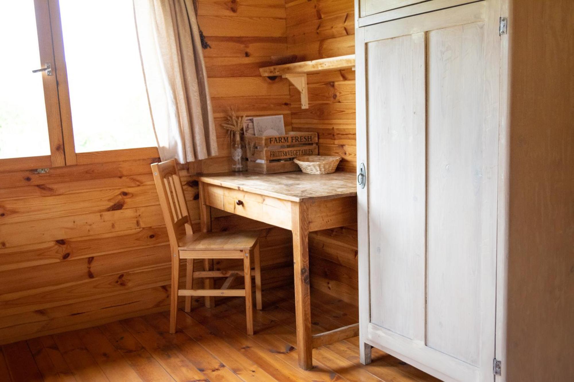 Cozy Wood Hut On The Farm Vila Trebivlice Exterior foto