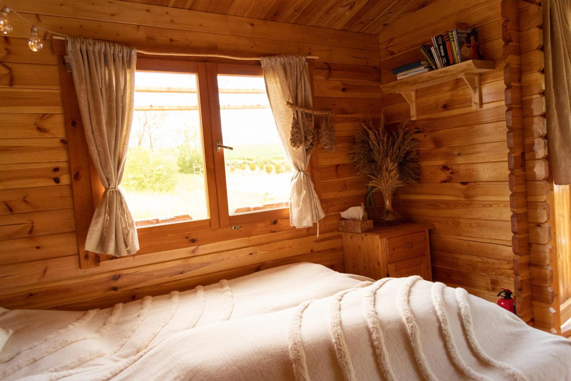 Cozy Wood Hut On The Farm Vila Trebivlice Exterior foto