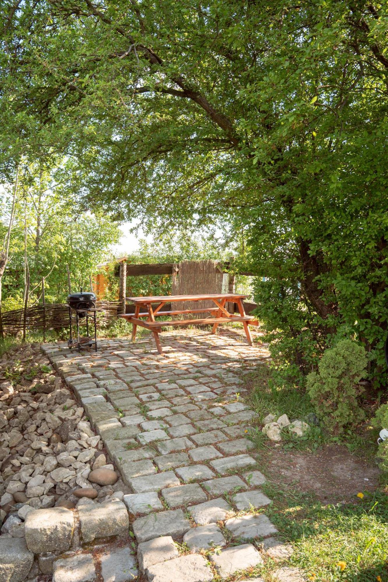 Cozy Wood Hut On The Farm Vila Trebivlice Exterior foto